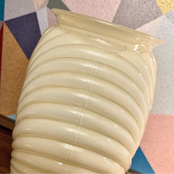 v i n t a g e  :: Large Art Deco Revival Ribbed Draped  Vase - Picture 10 of 15